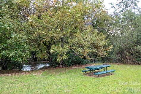 559 Shining Rock Path Horse Shoe NC 28742
