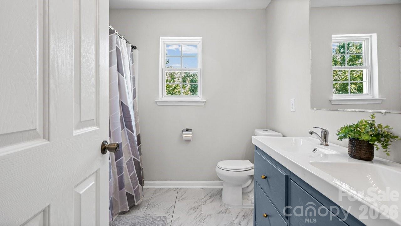 2011 Stargrass Court Charlotte NC 28213