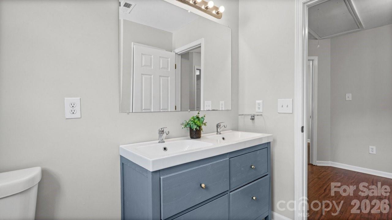 2011 Stargrass Court Charlotte NC 28213