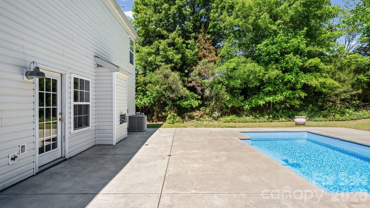 2011 Stargrass Court Charlotte NC 28213