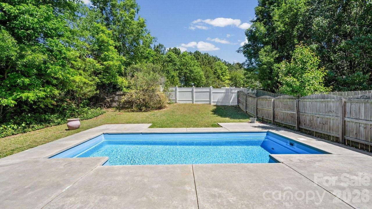 2011 Stargrass Court Charlotte NC 28213