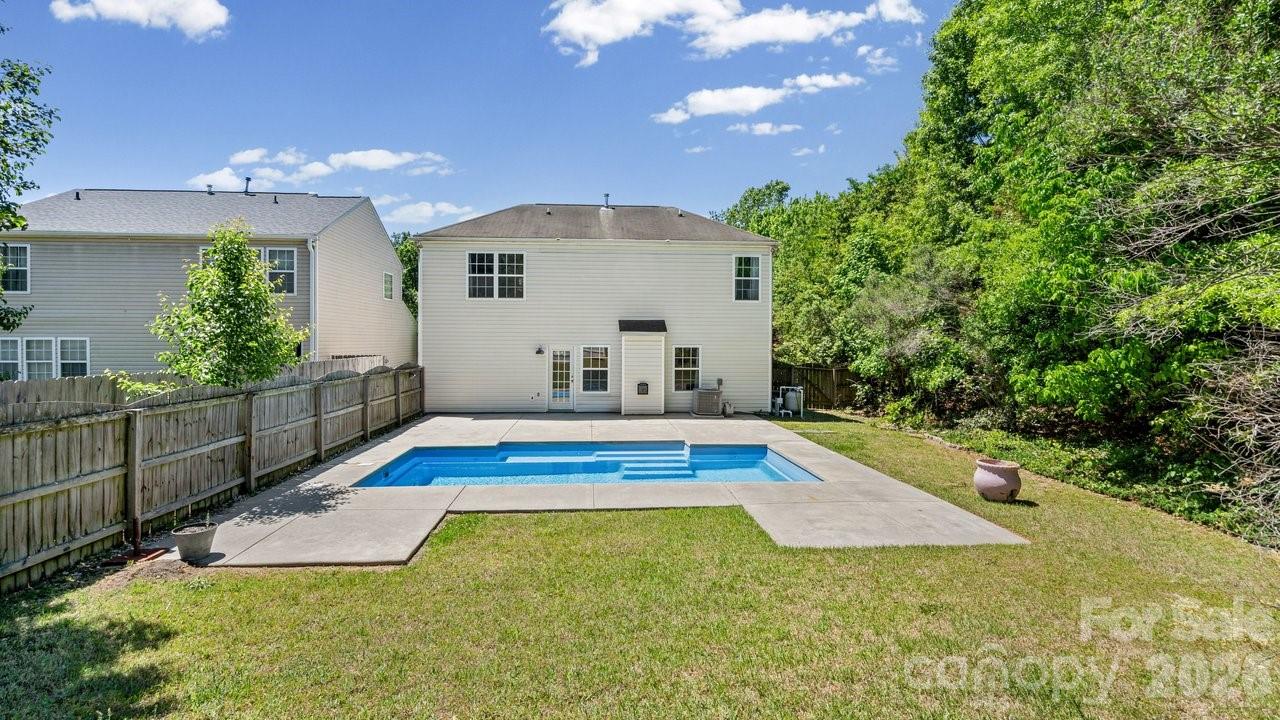 2011 Stargrass Court Charlotte NC 28213