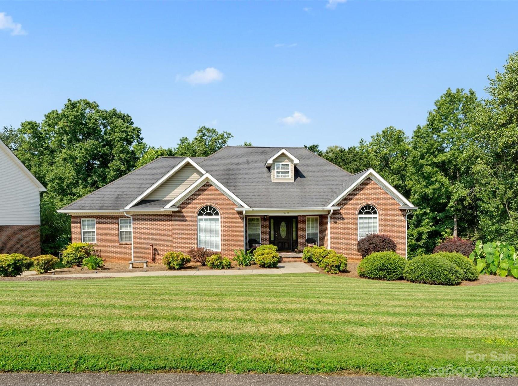 3221 5th Street Court NE Hickory NC 28601