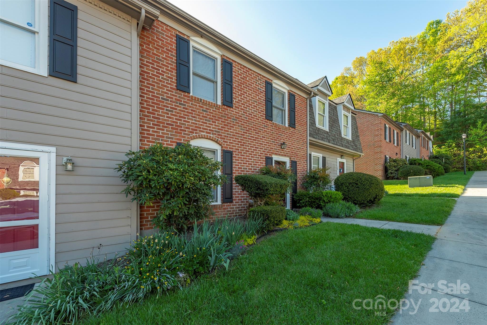 27 Sleepy Hollow Lane Swannanoa NC 28778