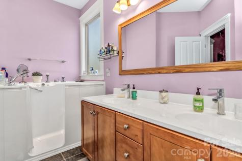 12 Hoolet Court Candler NC 28715