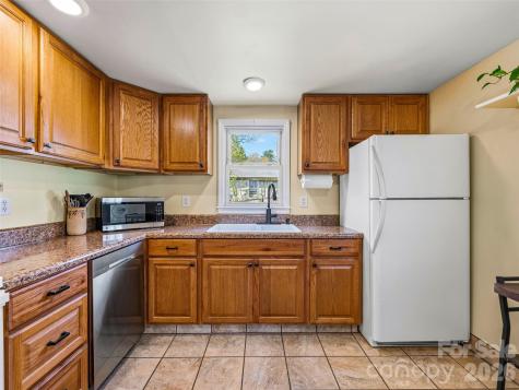 125 Lower Edgewood Road Candler NC 28715