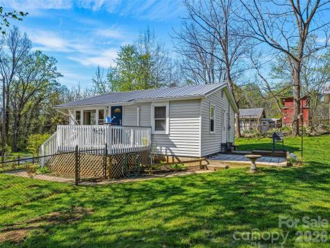 125 Lower Edgewood Road Candler NC 28715