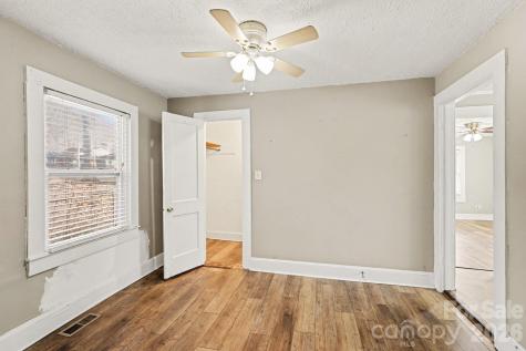 409 S Maple Street Dallas NC 28034