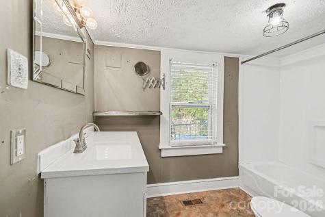 409 S Maple Street Dallas NC 28034
