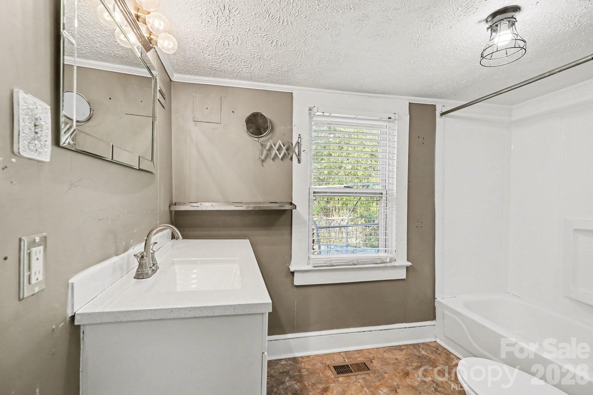 409 S Maple Street Dallas NC 28034