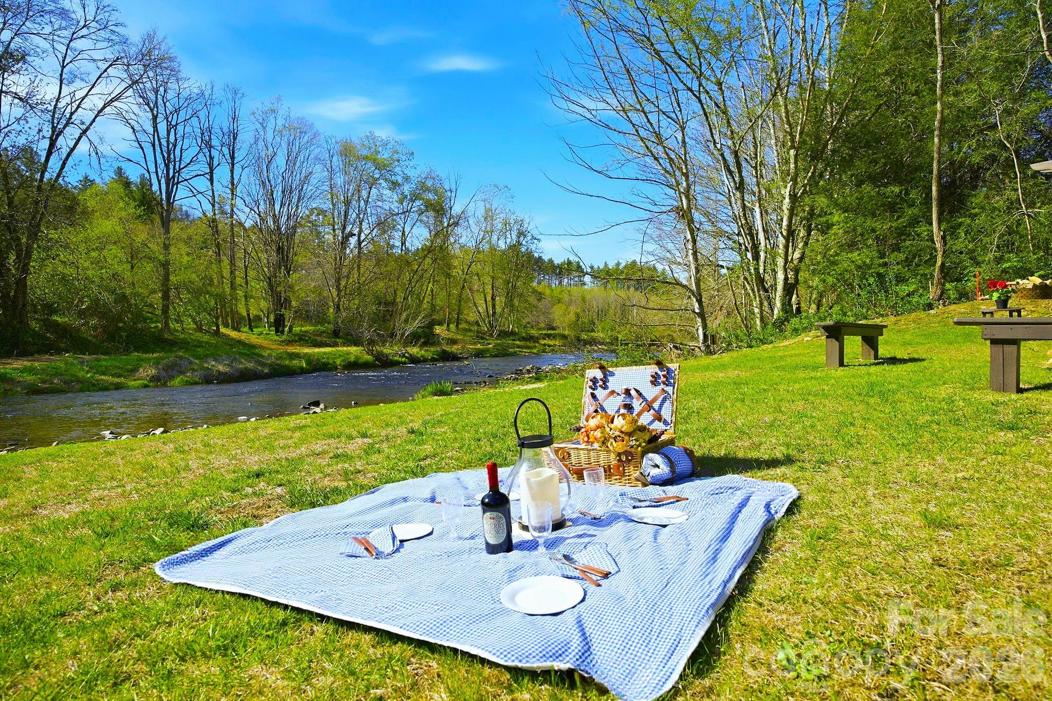 8186 Nc 183 Highway Linville Falls NC 28657