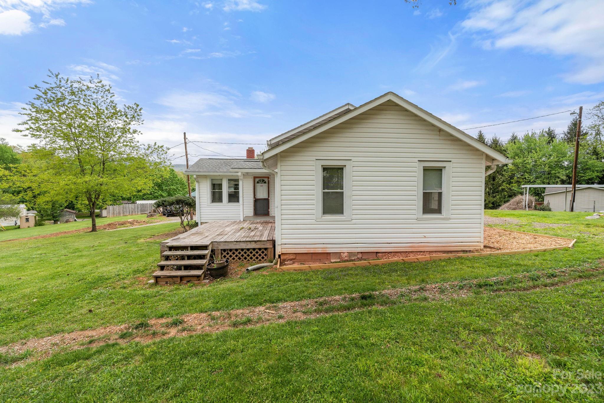 18 Wesleyan Drive Candler NC 28715