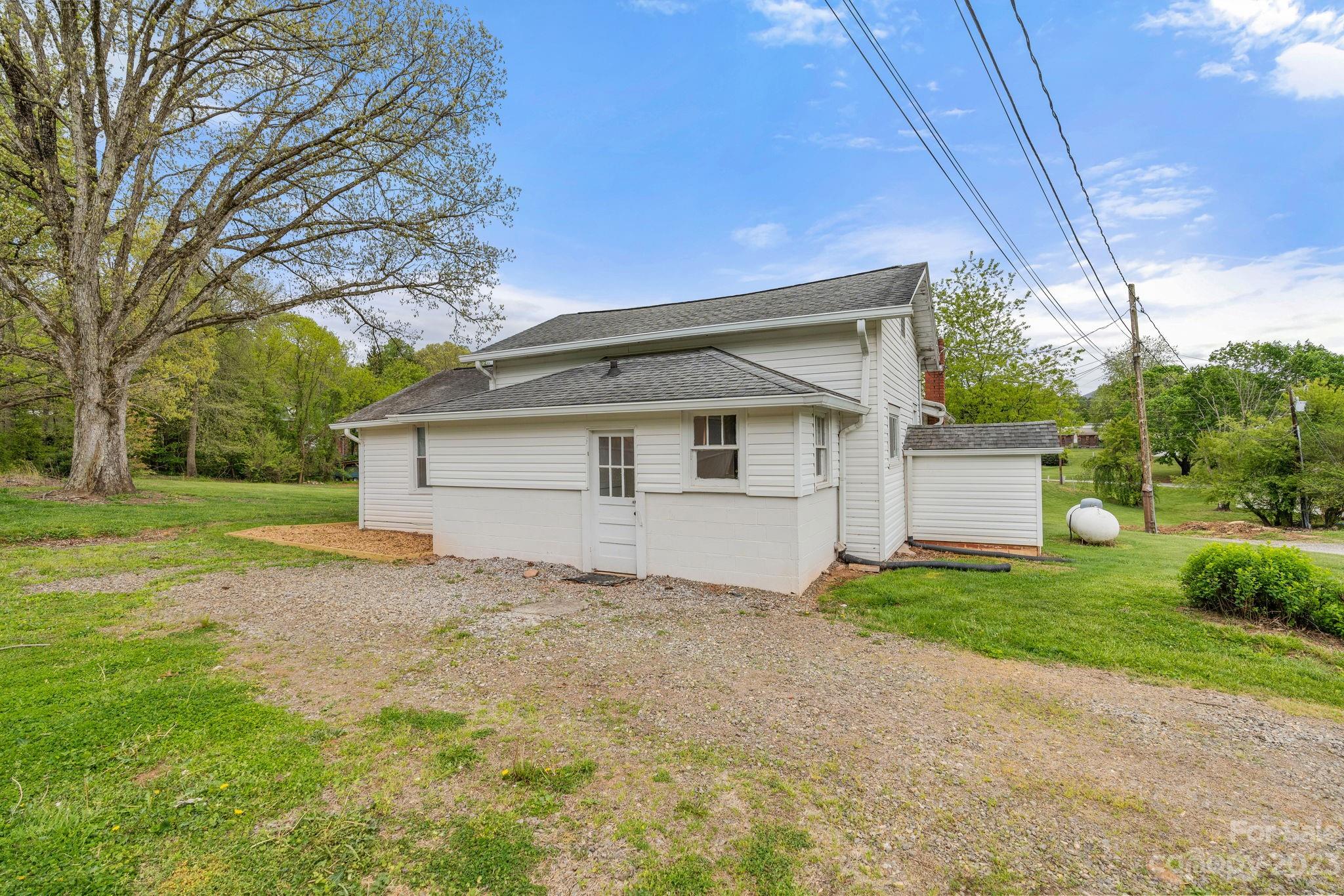 18 Wesleyan Drive Candler NC 28715