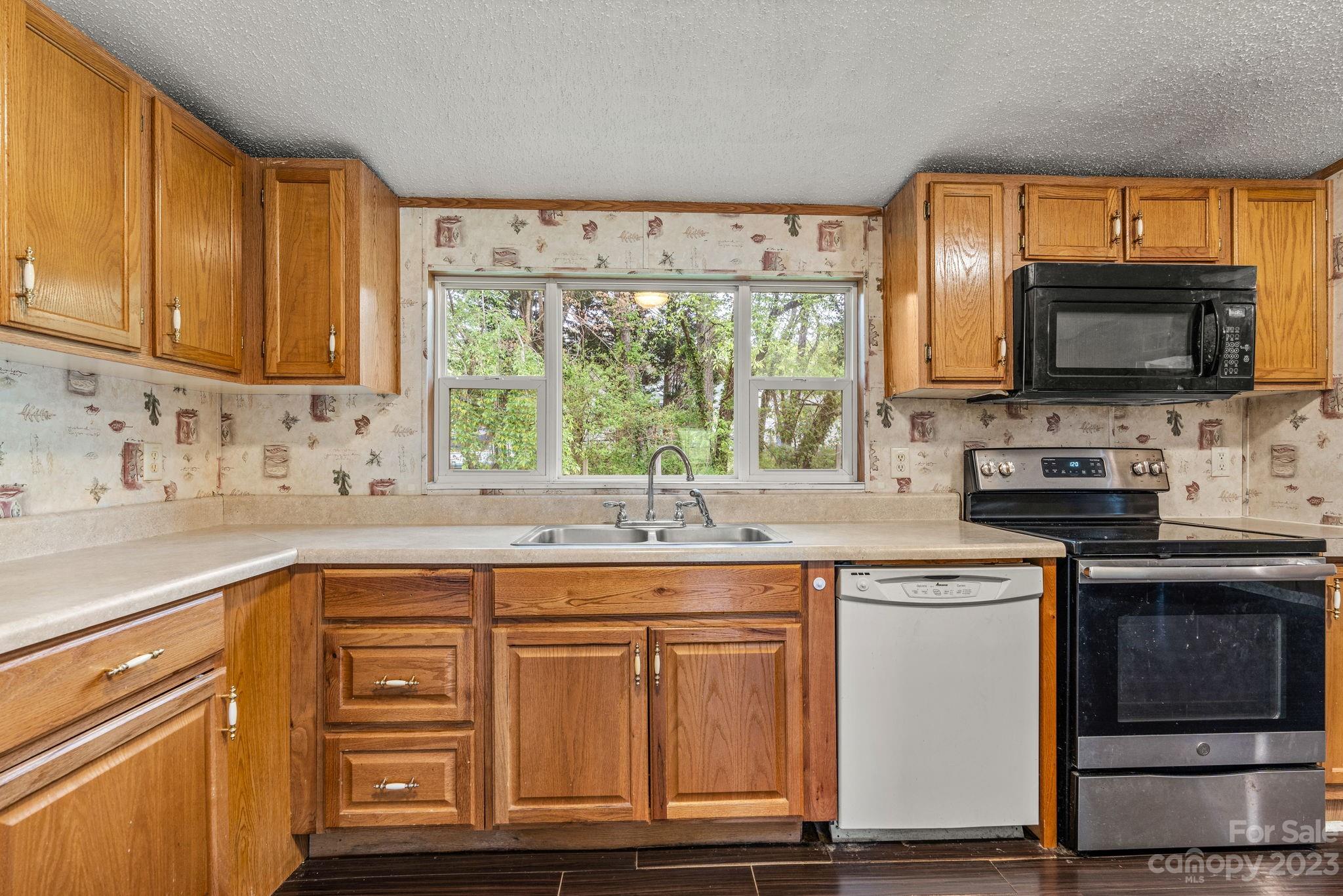18 Wesleyan Drive Candler NC 28715