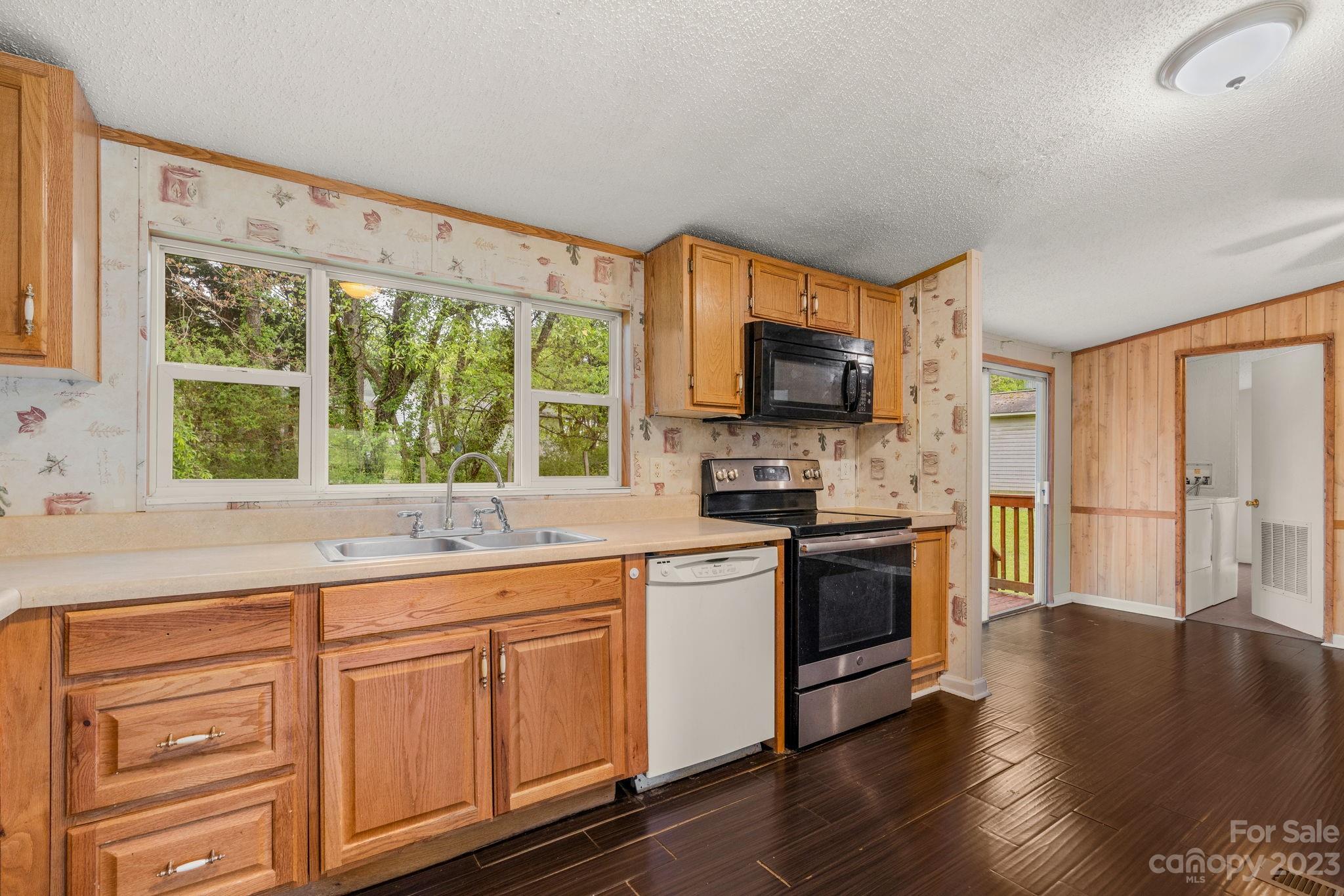 18 Wesleyan Drive Candler NC 28715
