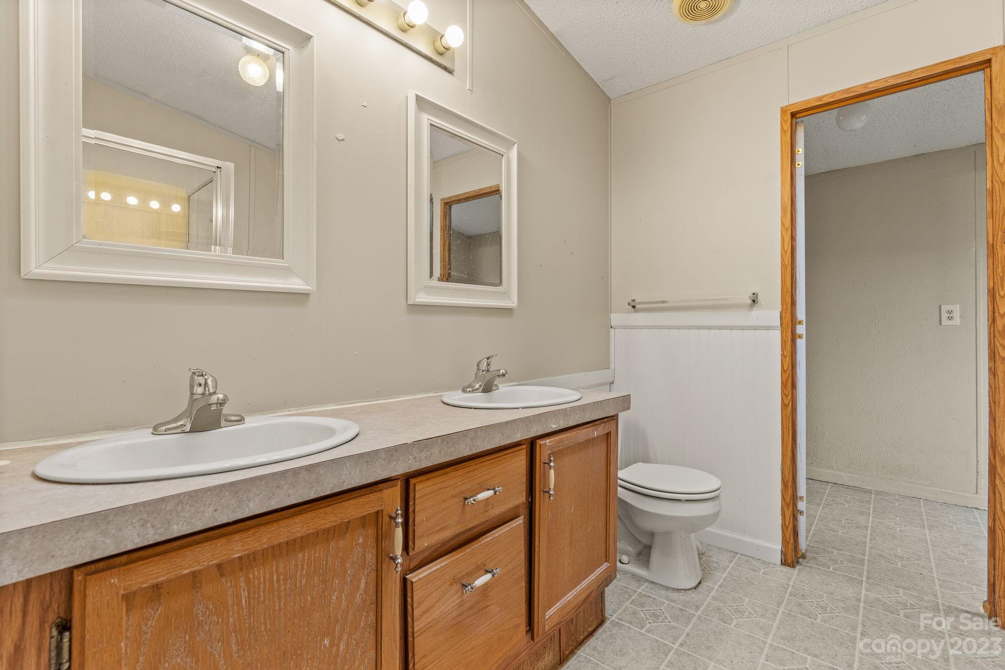 18 Wesleyan Drive Candler NC 28715