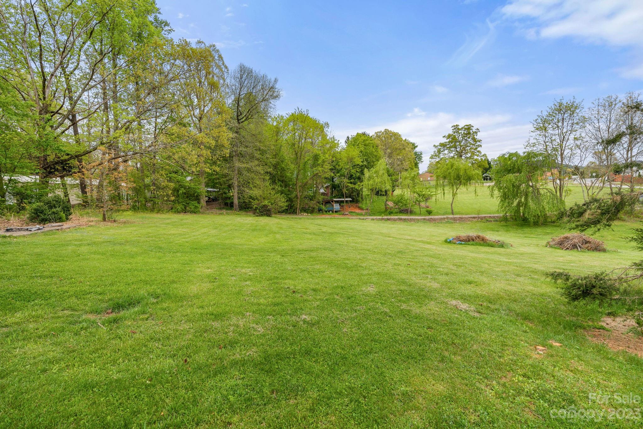 18 Wesleyan Drive Candler NC 28715