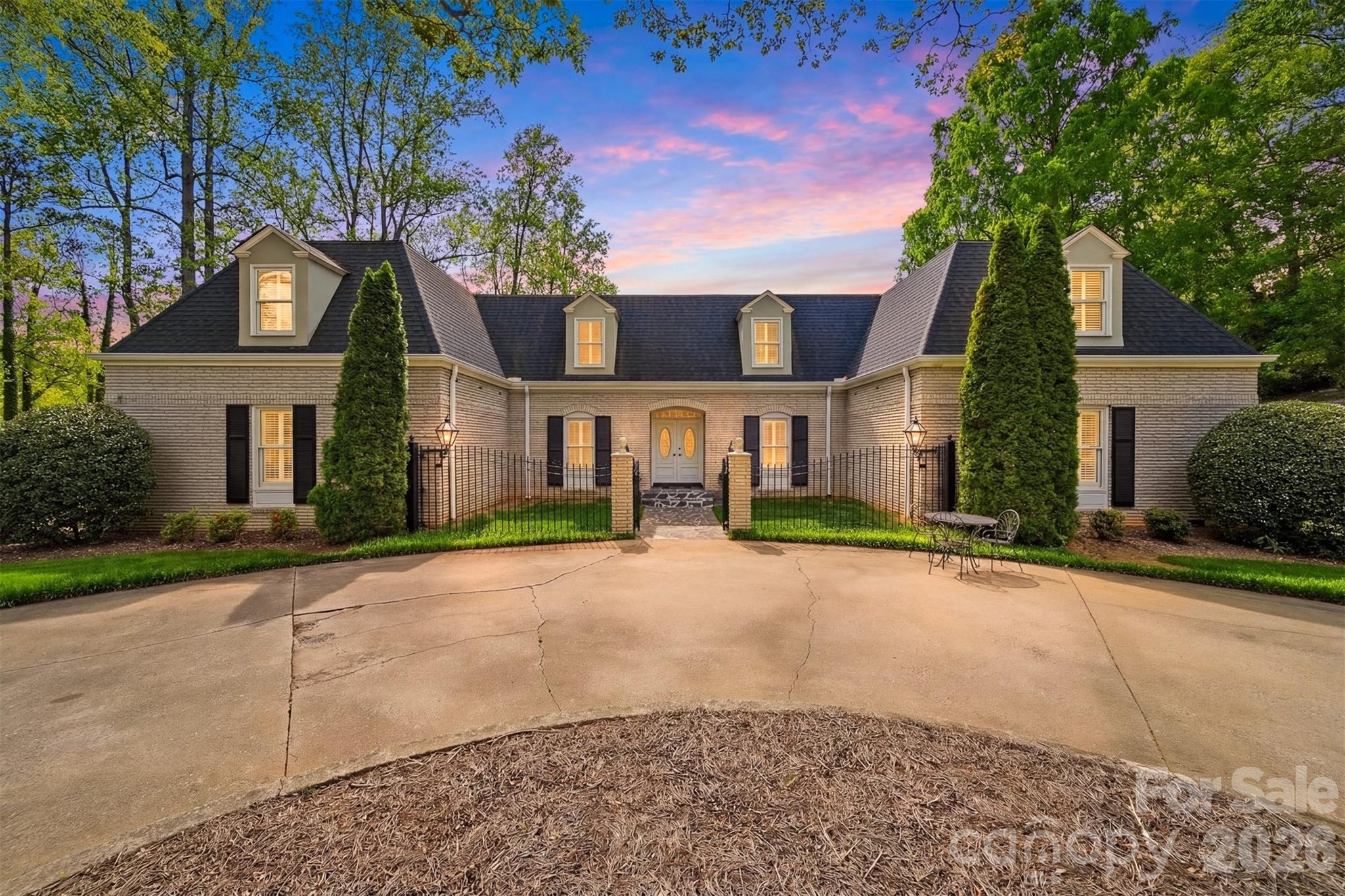 935 19th Avenue NW Hickory NC 28601