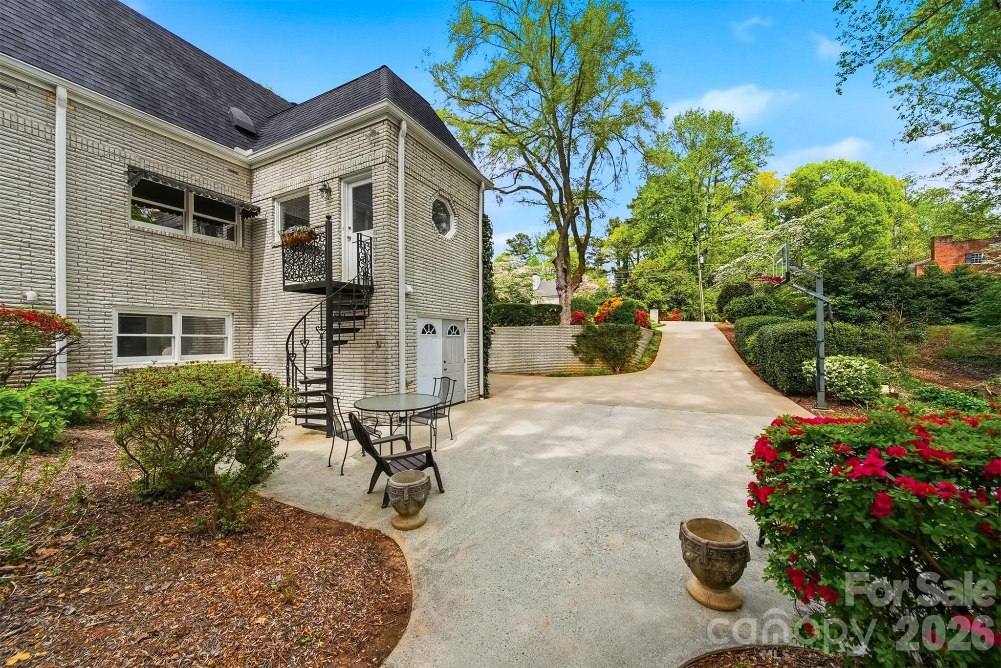 935 19th Avenue NW Hickory NC 28601