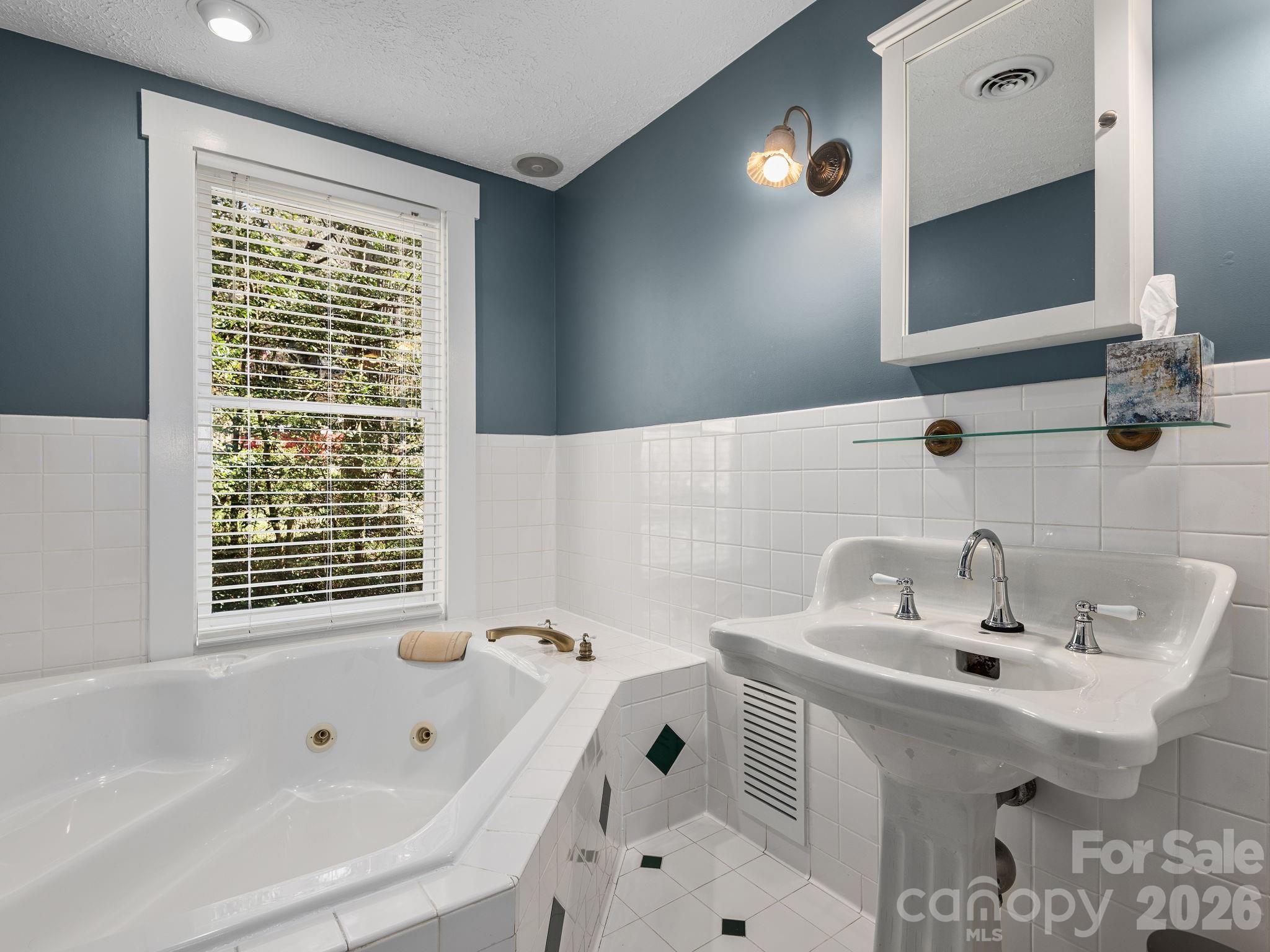 67 Cherokee Road Asheville NC 28801
