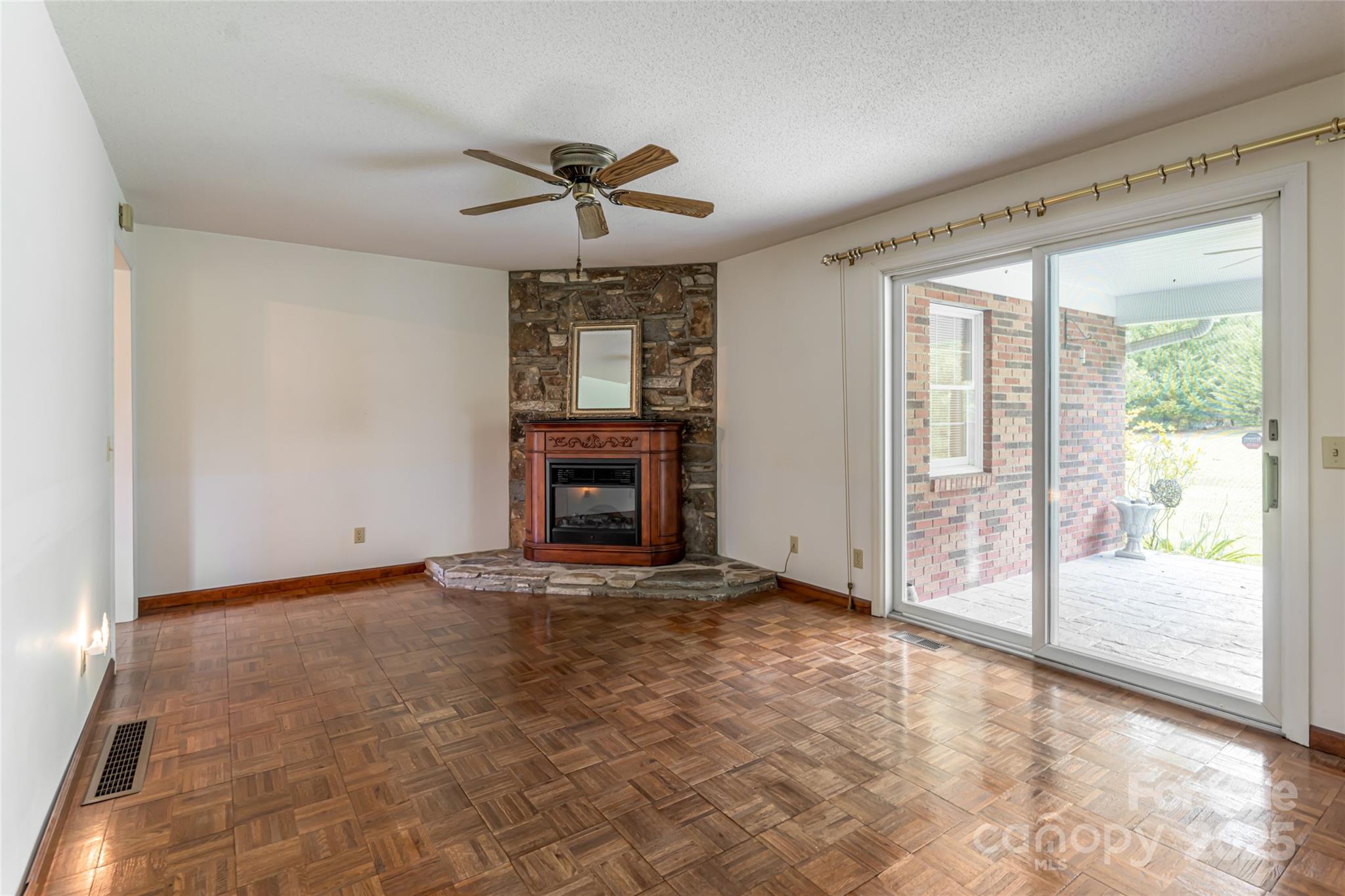 15 Lackey Lane Asheville NC 28804