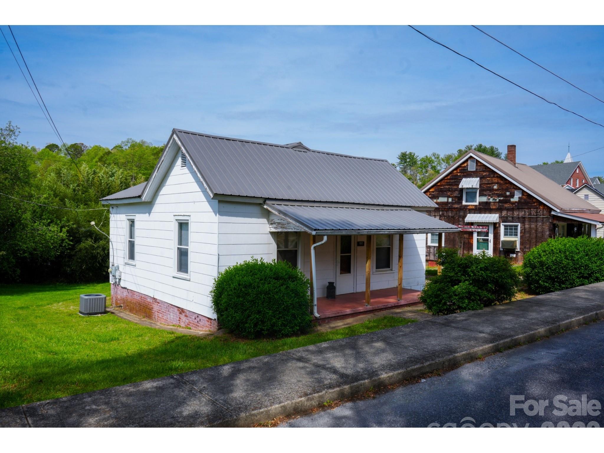 102 6th Em Street Marion NC 28752