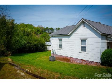102 6th Em Street Marion NC 28752