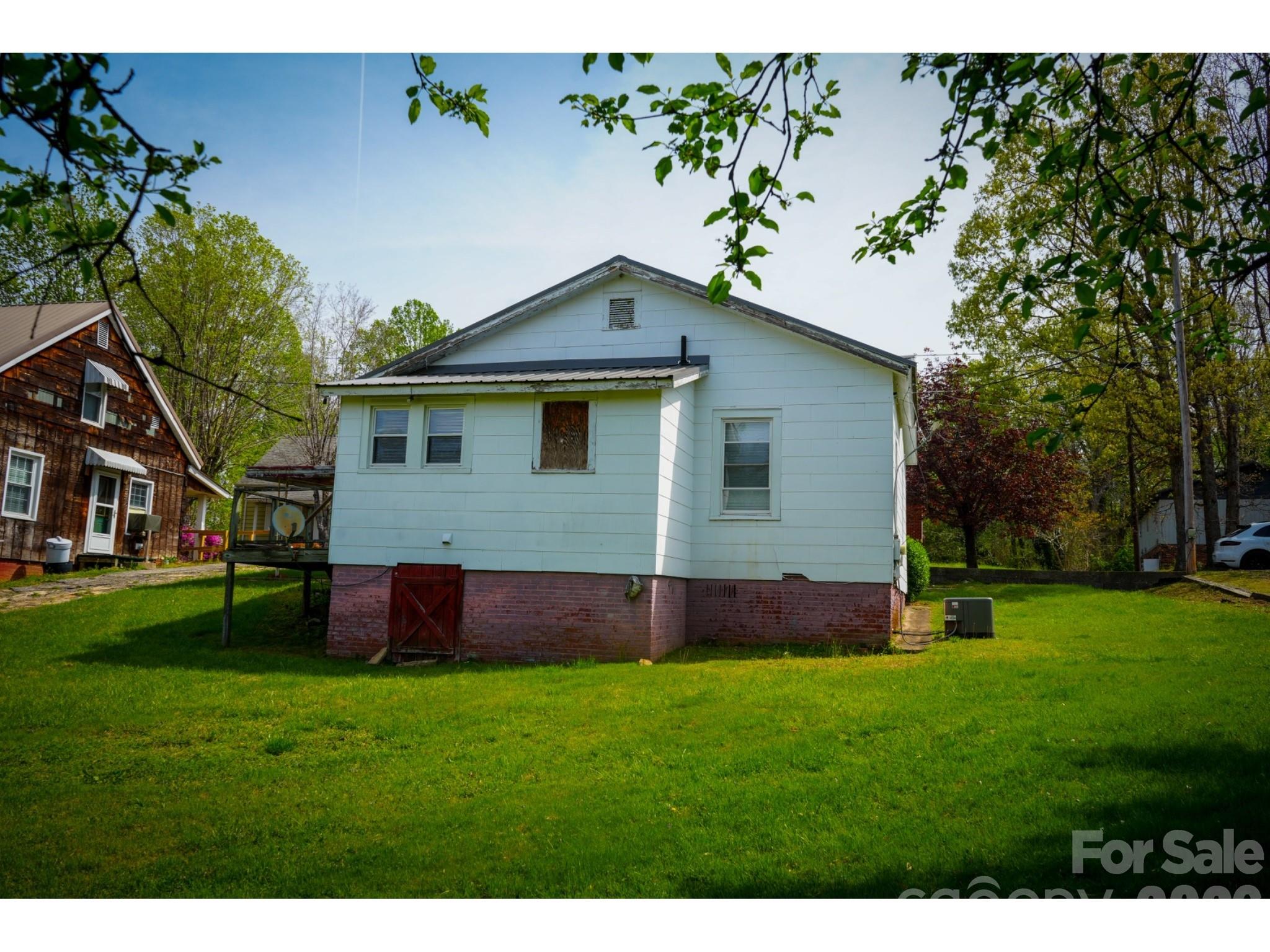 102 6th Em Street Marion NC 28752