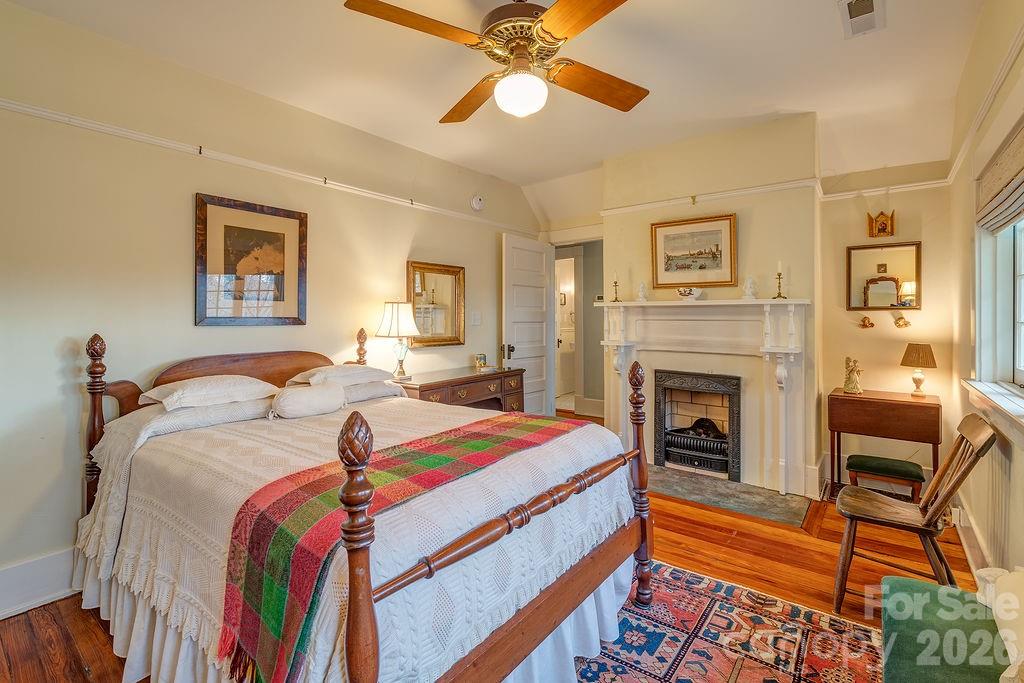 2 Hillside Walk Asheville NC 28801