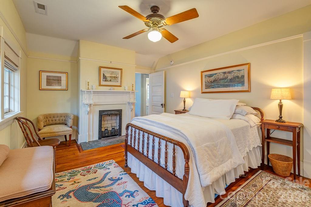 2 Hillside Walk Asheville NC 28801