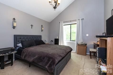 5 Wildwood Circle Fletcher NC 28732