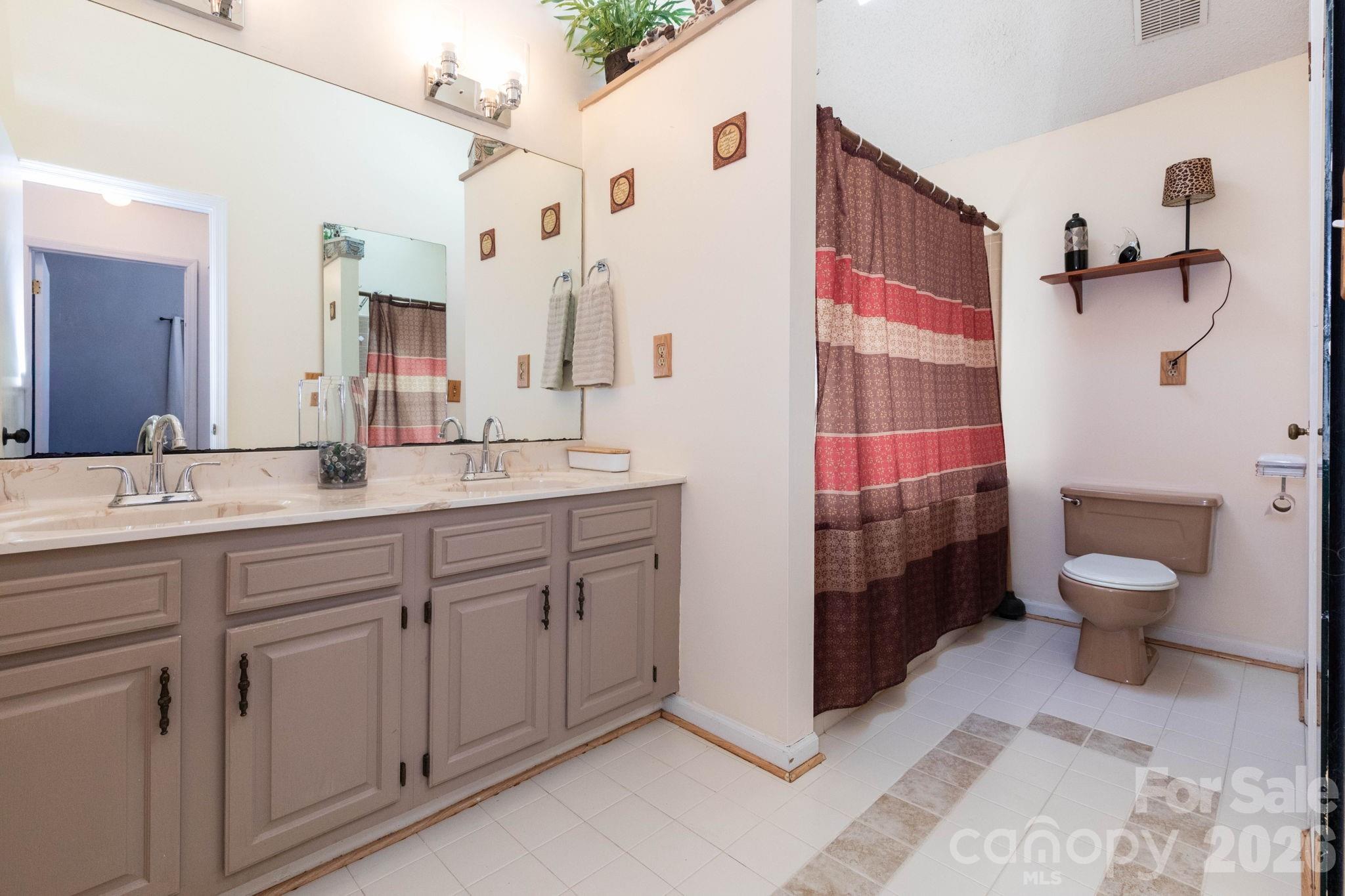 5 Wildwood Circle Fletcher NC 28732