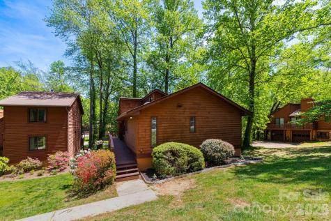 5 Wildwood Circle Fletcher NC 28732