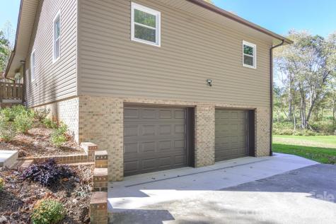 126 Anthony Drive East Flat Rock NC 28726