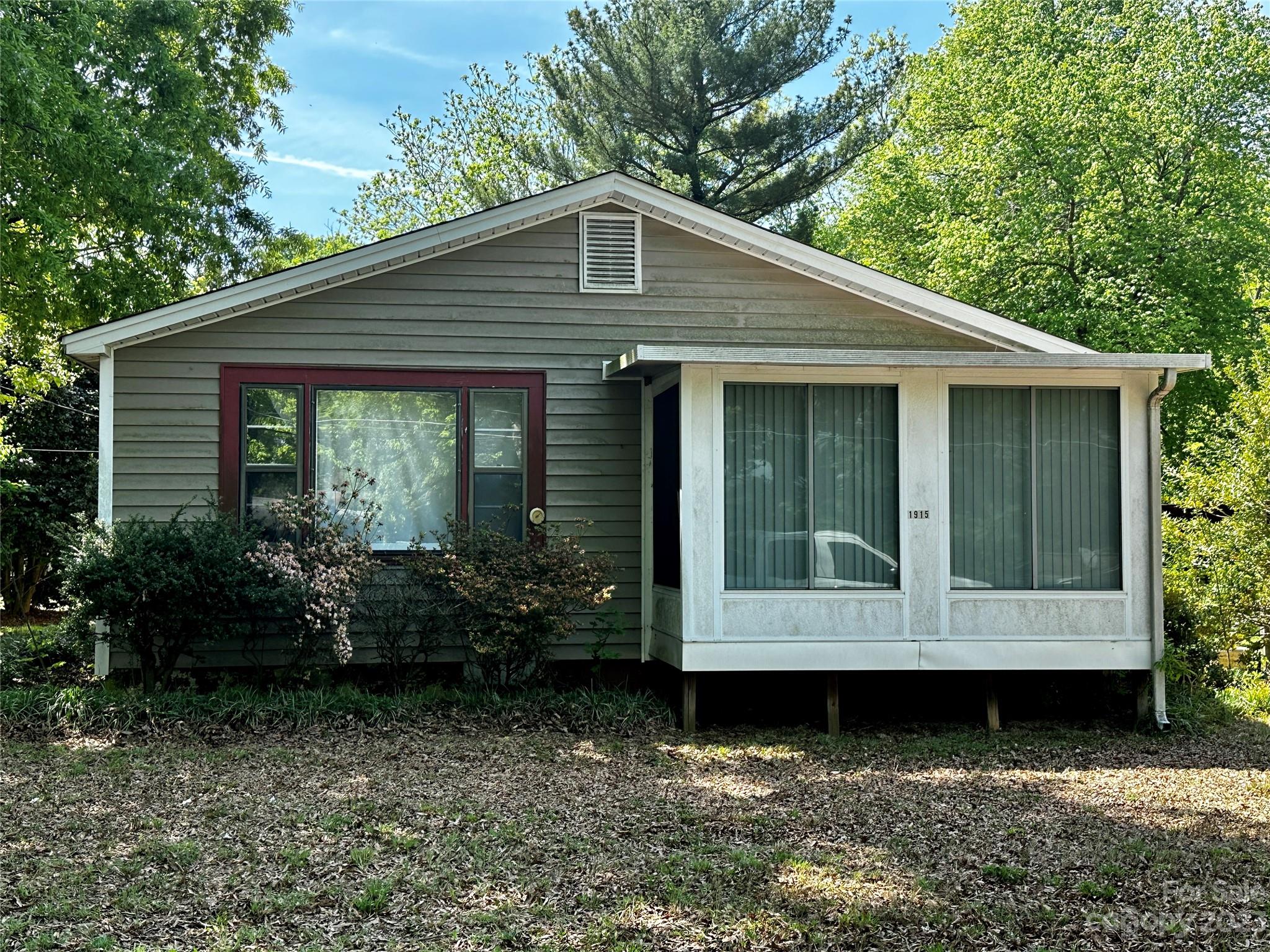 1915 Rayon Street Statesville NC 28677