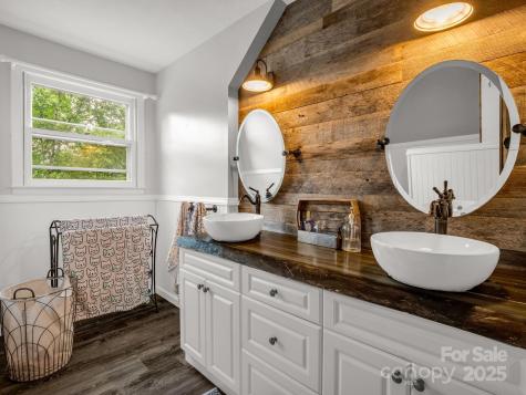 1145 Bearwallow Mountain Road Hendersonville NC 28792