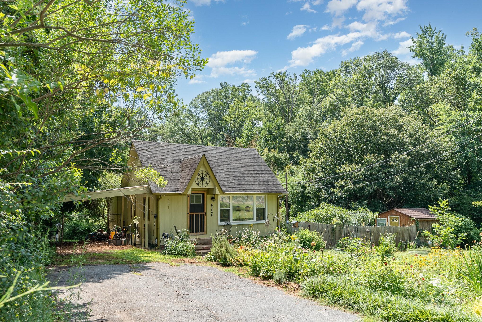 4124 Oakwood Road Charlotte NC 28269