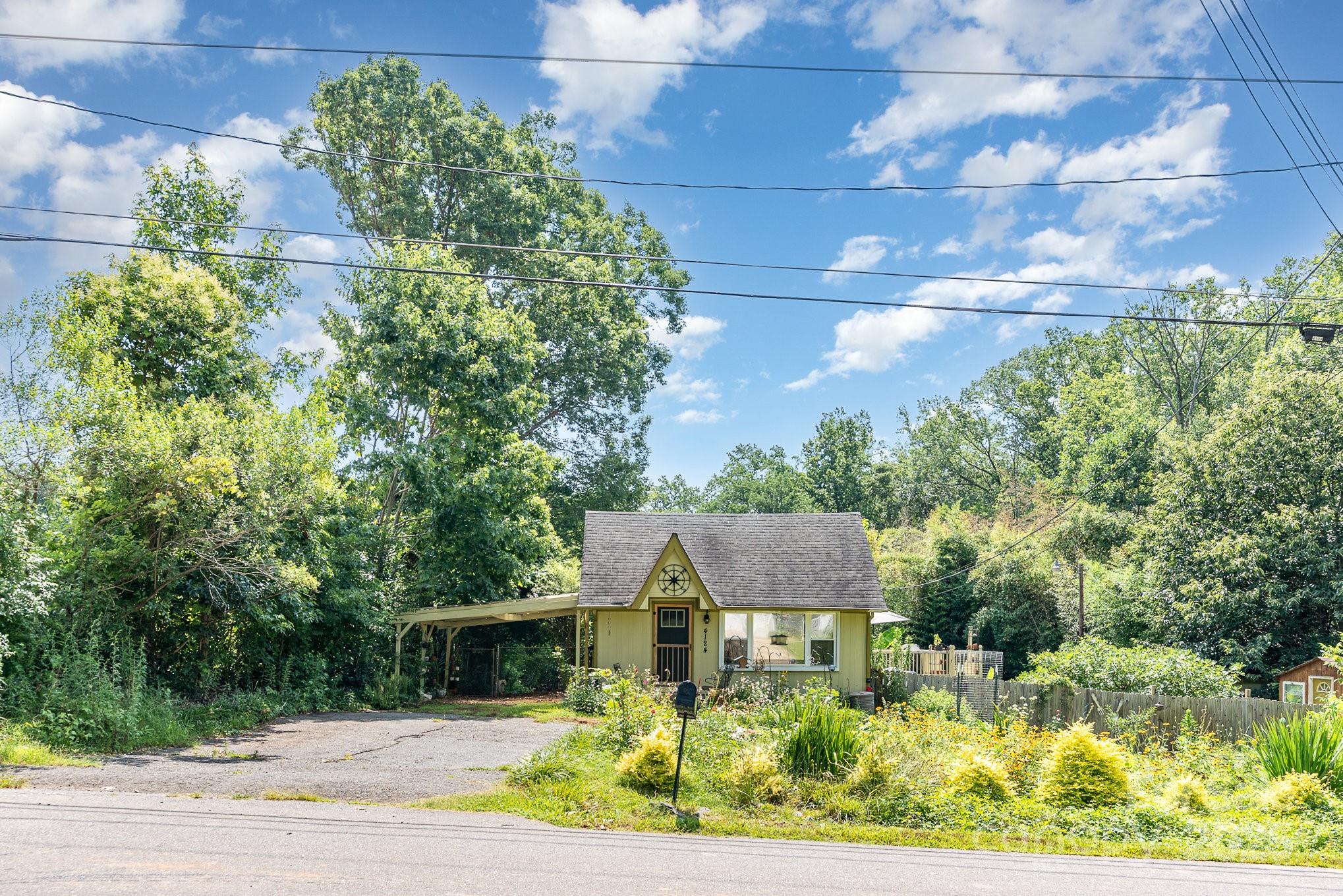 4124 Oakwood Road Charlotte NC 28269