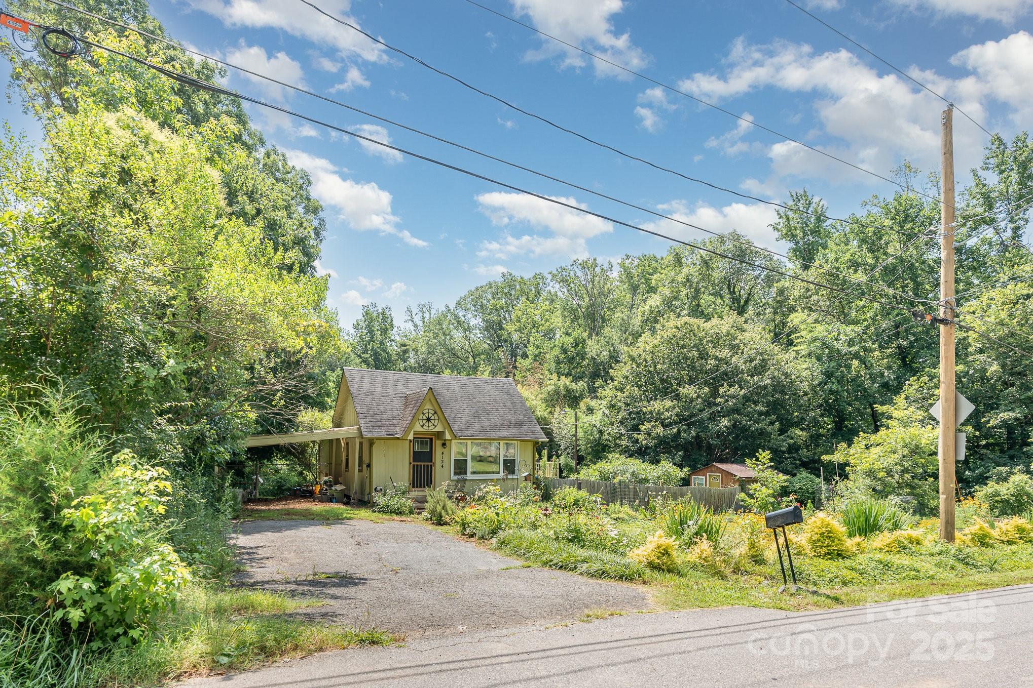 4124 Oakwood Road Charlotte NC 28269