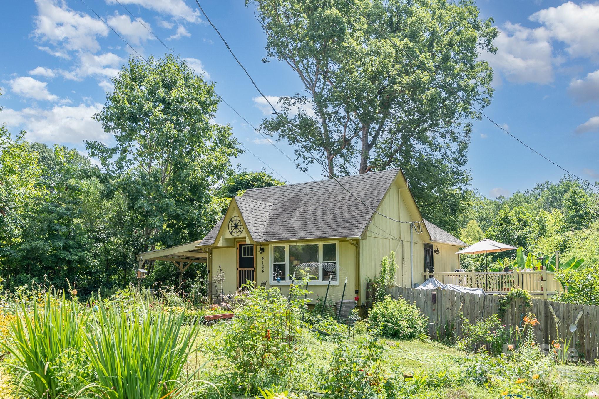 4124 Oakwood Road Charlotte NC 28269