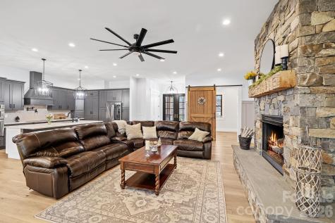 31 Grizzly Drive Leicester NC 28748