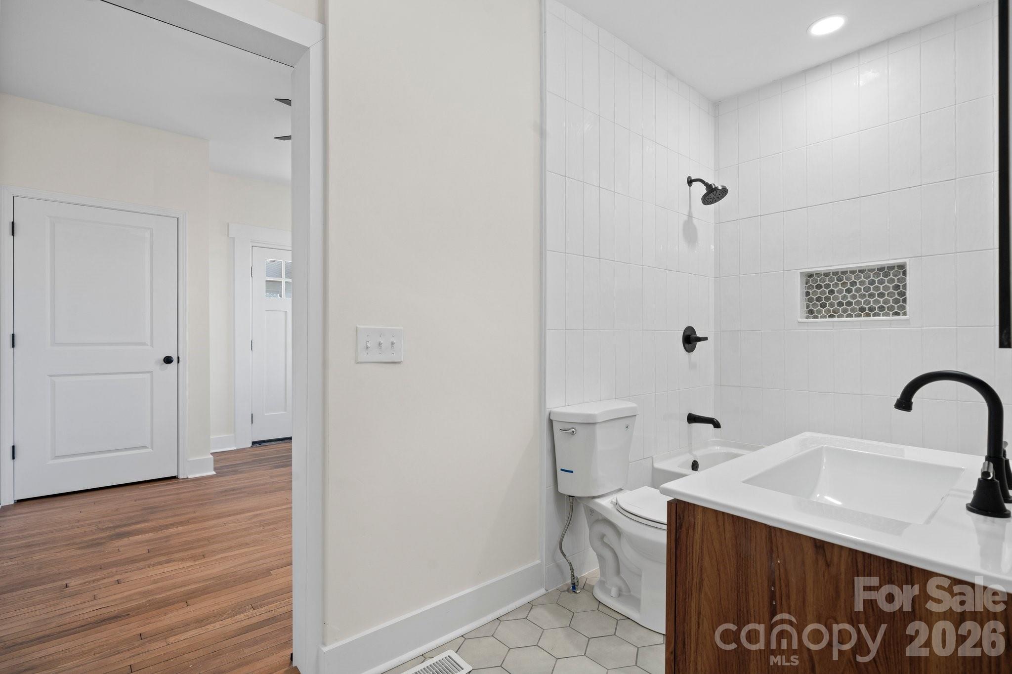 49 8th Street SE Hickory NC 28602