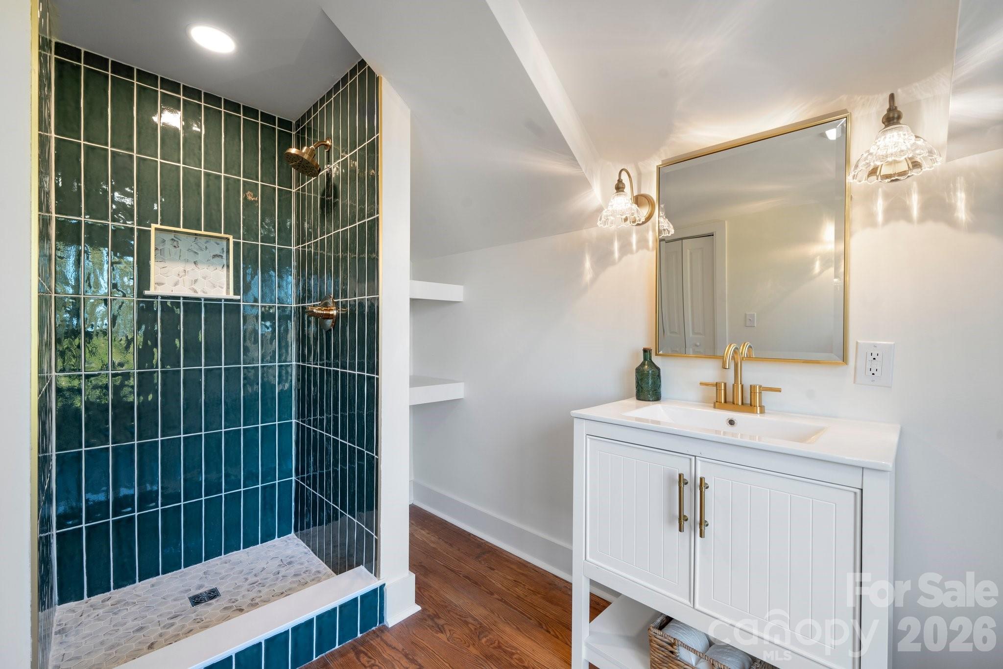 49 8th Street SE Hickory NC 28602