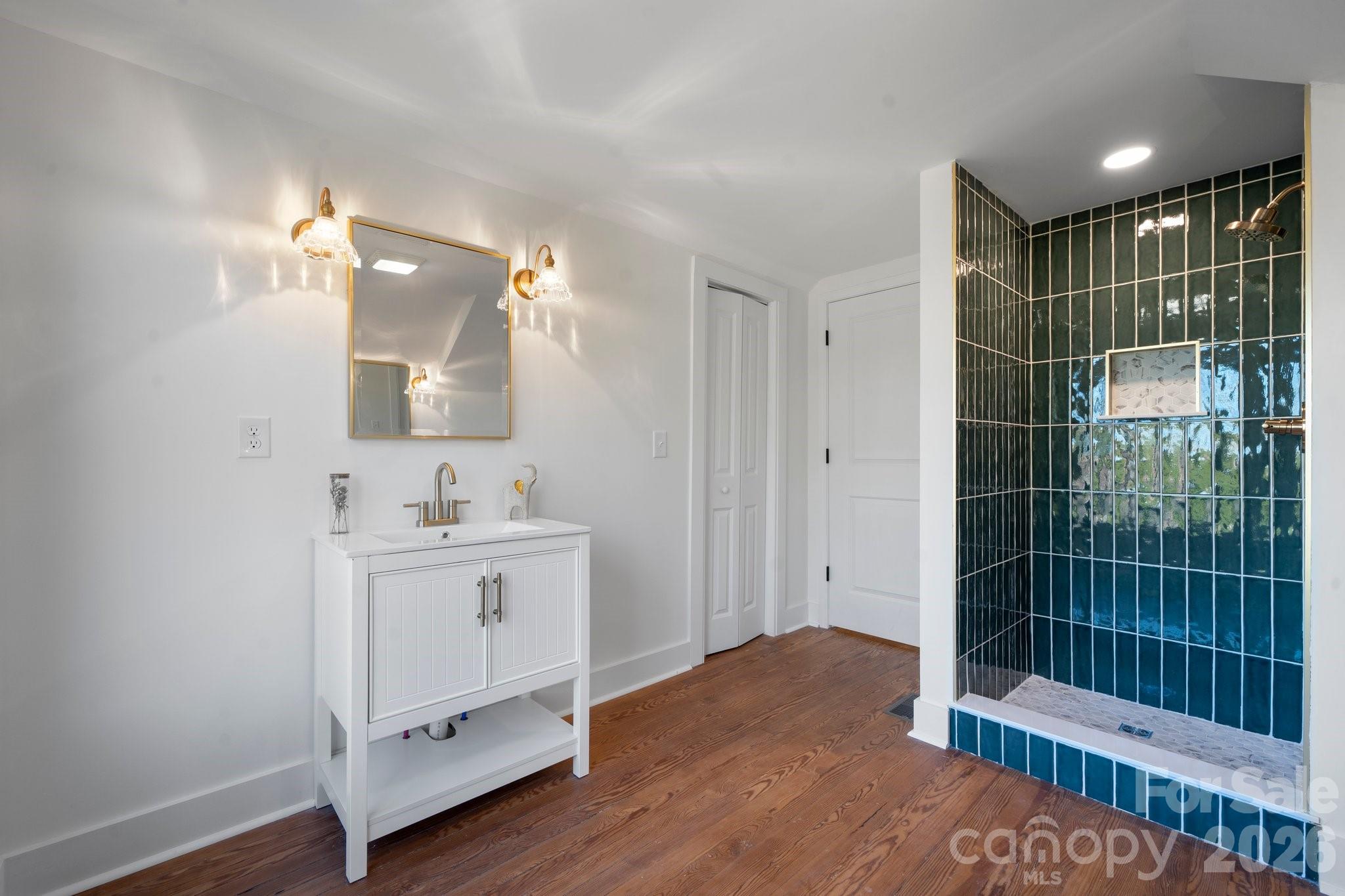 49 8th Street SE Hickory NC 28602