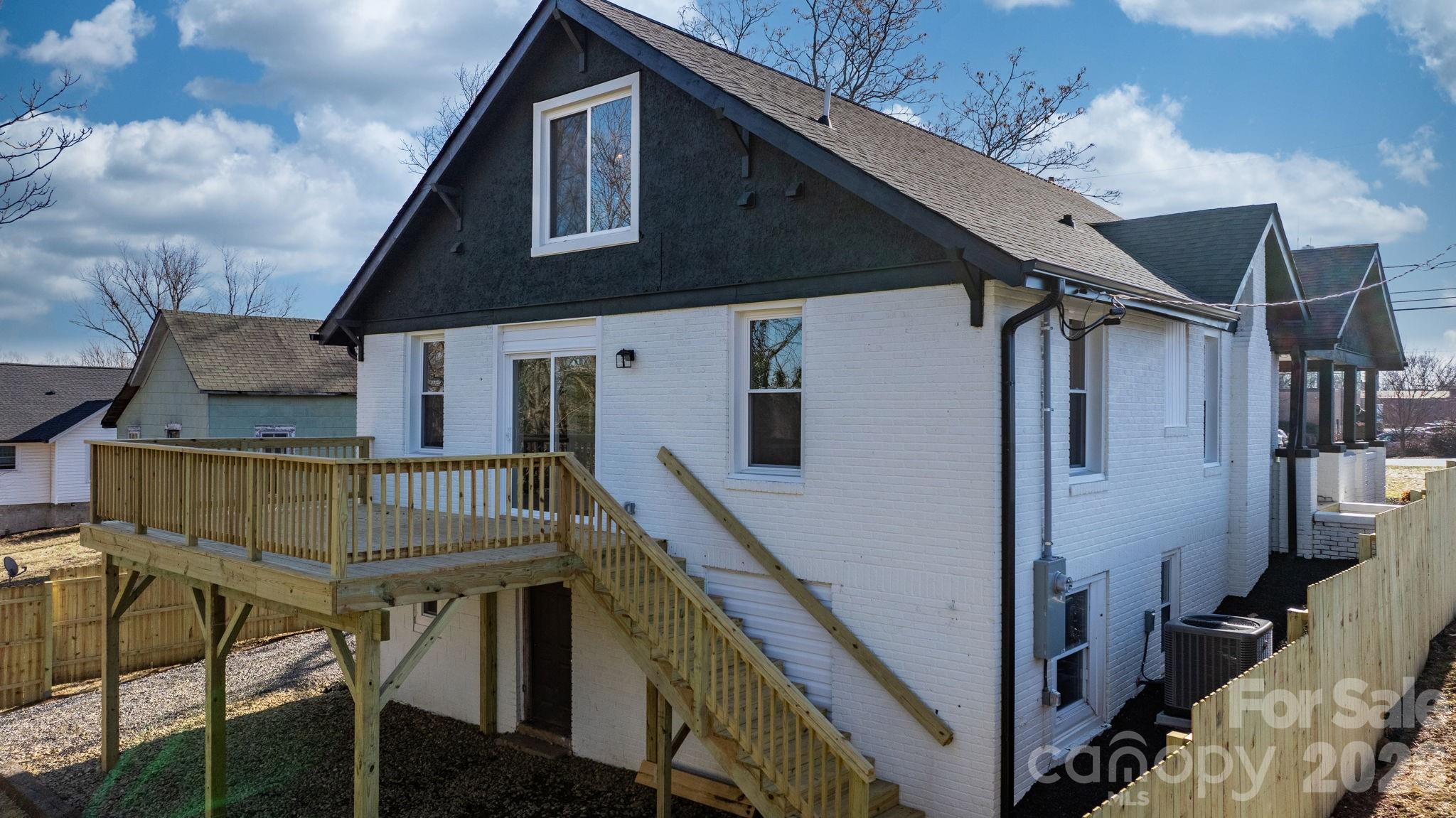 49 8th Street SE Hickory NC 28602
