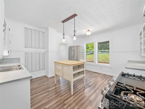 118 Robertson Street Burnsville NC 28714