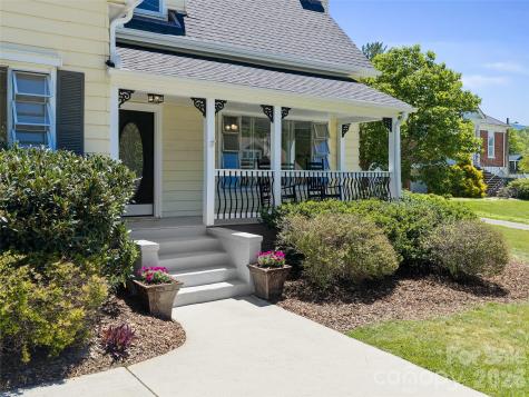 118 Robertson Street Burnsville NC 28714