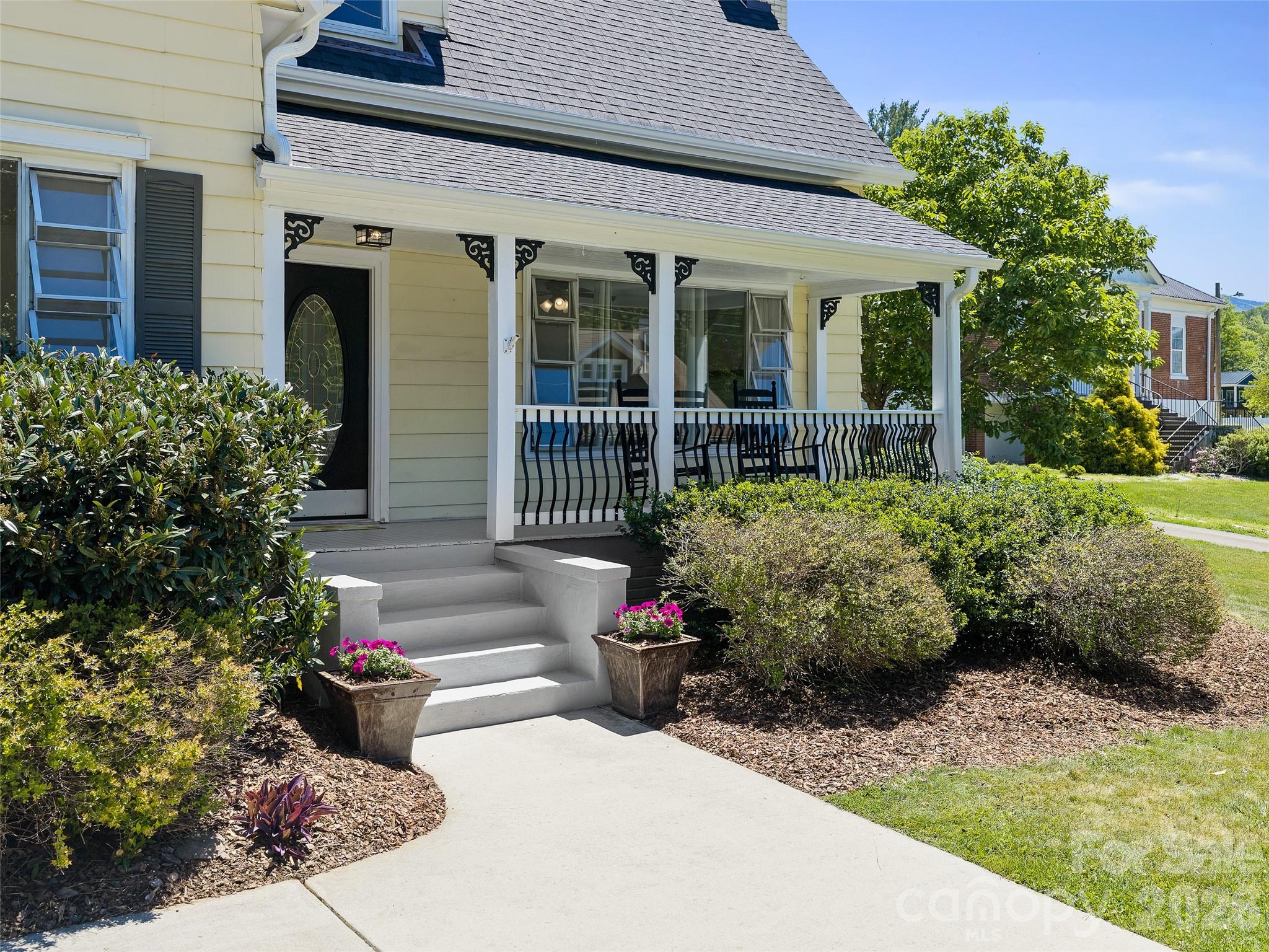 118 Robertson Street Burnsville NC 28714