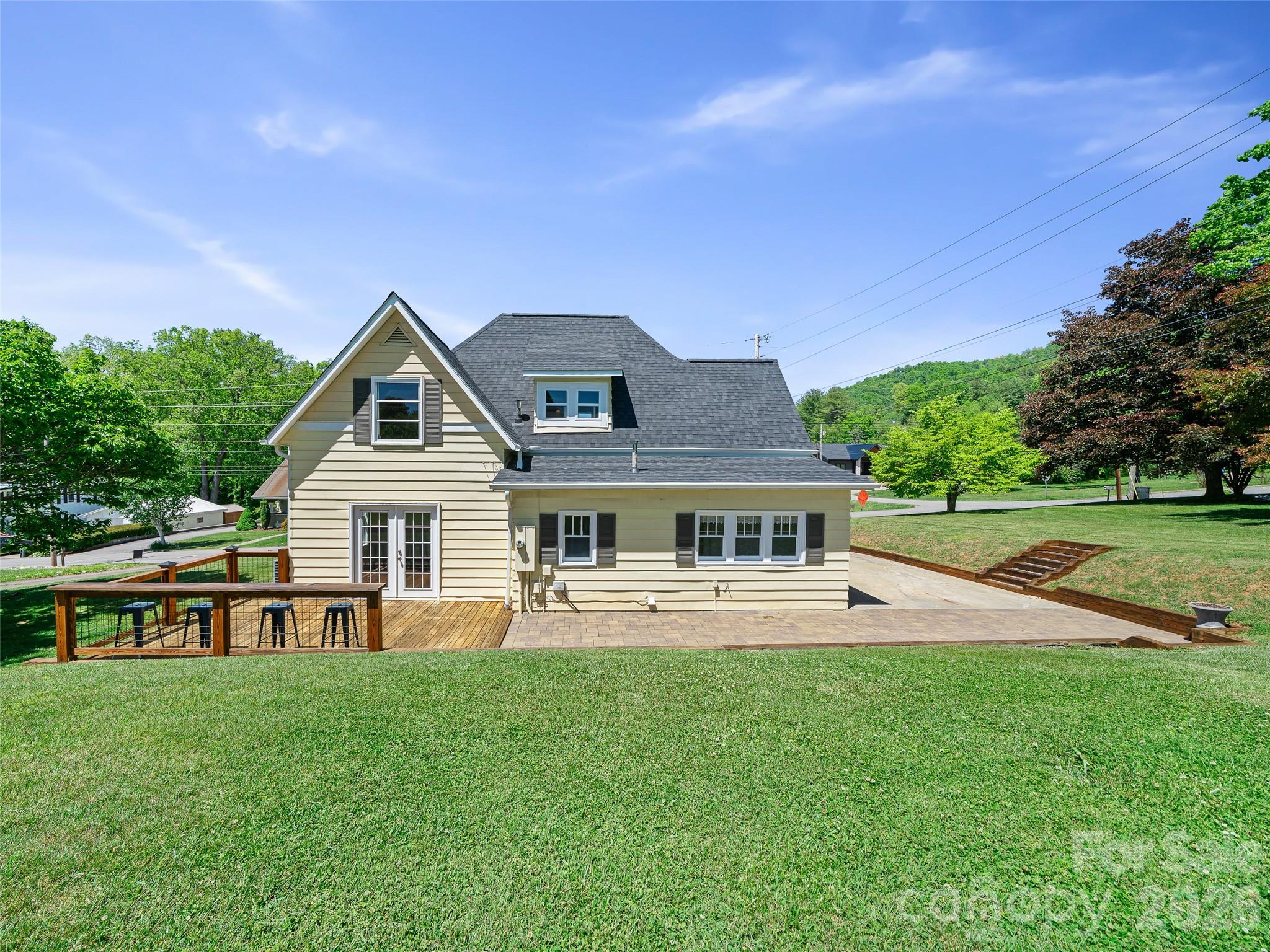 118 Robertson Street Burnsville NC 28714