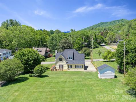 118 Robertson Street Burnsville NC 28714